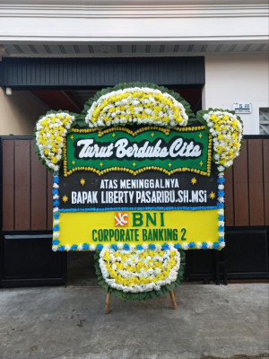 Papan Bunga Duka di Awang