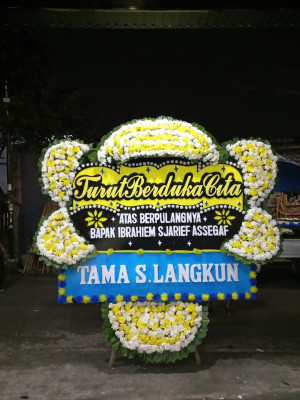 Papan Bunga Duka di Awang